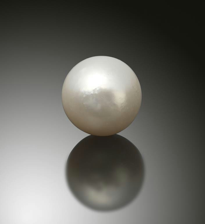 http://www.jewellerymag.ru/wp-content/uploads/2014/04/largest-natural-pearl.jpg