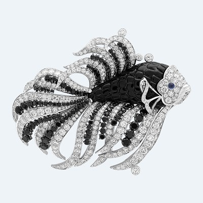Брошь Van Cleef & Arpels из коллекции Seven Seas: сапфиры, шпинель, оникс, бриллианты