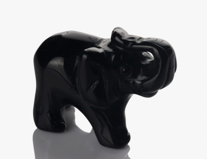 Фигурка слона из обсидиана